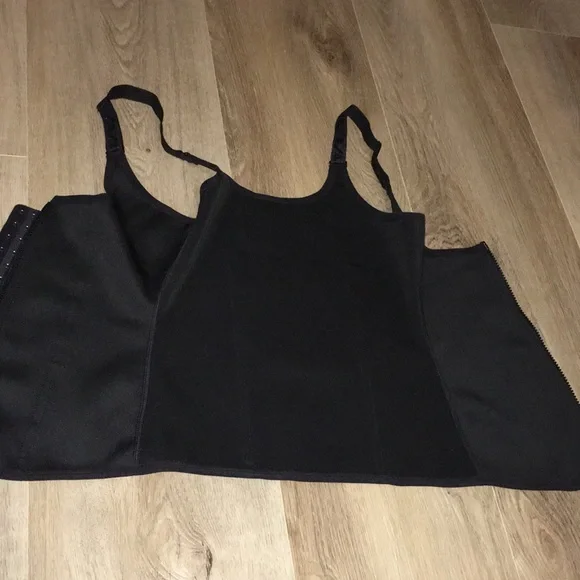 BRAZILIANSTRAP BUSTIER FAJA TOP ZIPPER AND HOOK EYE CLOSURES. SIZE MEDIUM NWOT